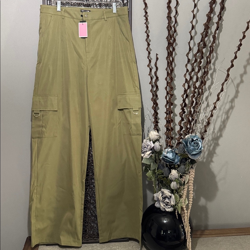 PrettyLittleThing Shape Olive Utility Cargo Pants Wide Leg Streetwear - Picture 2 of 8
